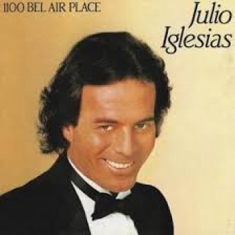 Julio Iglesias 1984 - 1100 Bel Air Place - Na escolha de 10 álbuns musicais, 10 filmes ou desenhos, o Pen-Drive será grátis...Aproveite!