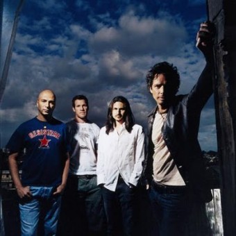Audioslave 2003 - Live In Los Angeles - Na escolha de 10 álbuns musicais, 10 filmes ou desenhos, o Pen-Drive será grátis...Aproveite!