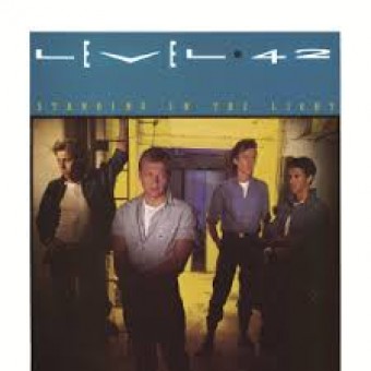 Level 42 1983 - Standing In The Light - Na escolha de 10 álbuns musicais, 10 filmes ou desenhos, o Pen-Drive será grátis...Aproveite!