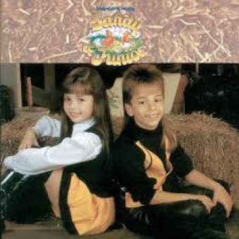 Sandy & Junior 1992 - Sábado A Noite - Na Escolha de 10 álbuns musicais, 10 filmes ou desenhos, o Pen-Drive será grátis...Aproveite!