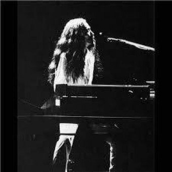Kitaro 1983 - Kitaro Osaka-Jo Hall Live - Na escolha de 10 álbuns musicais, 10 filmes ou desenhos, o Pen-Drive será grátis...Aproveite!esia.