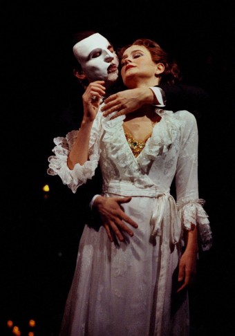 1989 The Phantom of the Opera (Legendado) - Na Escolha de 10 filmes ou desenhos, o Pen-Drive será grátis...Aproveite!