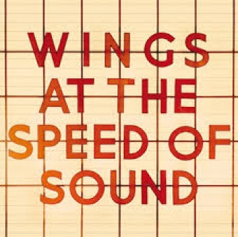 Paul McCartney 1976 - Wings At The Speed Of Sound - Na escolha de 10 álbuns musicais, 10 filmes ou desenhos, o Pen-Drive será grátis...Aproveite!