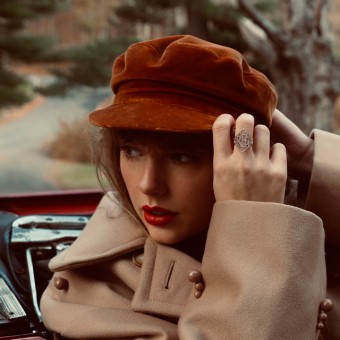 Taylor Swift 2021 - Red (Taylor&#39;s Version) Na escolha de 10 álbuns musicais, 10 filmes ou desenhos, o Pen-Drive será grátis...Aproveite!