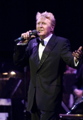 JOE LONGTHORNE (VIDEO) - LIVE FROM SHEFFIELD CITY HALL (2004) - Na Escolha de 10 álbuns musicais, 10 filmes ou desenhos, o Pen-Drive será grátis...Aproveite!