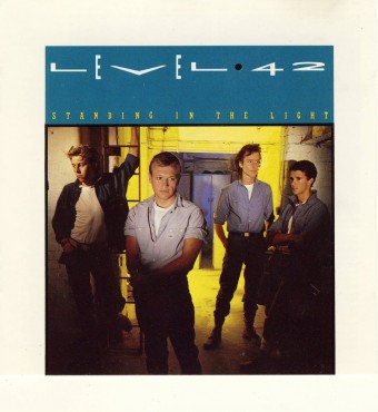 Level 42 1983 - Standing In The Light - Na escolha de 10 álbuns musicais, 10 filmes ou desenhos, o Pen-Drive será grátis...Aproveite!