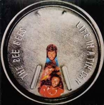 Bee Gees 1973 - Life In A Tin Can - Na escolha de 10 álbuns musicais, 10 filmes ou desenhos, o Pen-Drive será grátis...Aproveite!