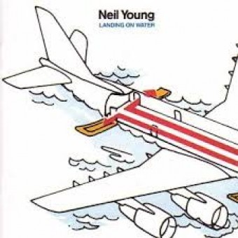 Neil Young 1986 - Landing On Water - Na escolha de 10 álbuns musicais, 10 filmes ou desenhos, o Pen-Drive será grátis...Aproveite!