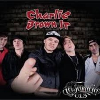 Charlie Brown Jr 2013 - La Familia - Na escolha de 10 álbuns musicais, 10 filmes ou desenhos, o Pen-Drive será grátis...Aproveite!