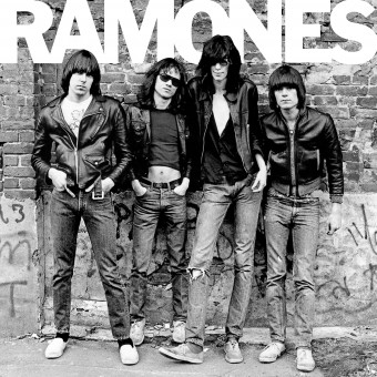 Ramones 1976 - Ramones - Na escolha de 10 álbuns musicais, 10 filmes ou desenhos, o Pen-Drive será grátis...Aproveite!