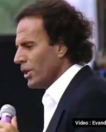 Julio Iglesias 1987 - America - Na escolha de 10 álbuns musicais, 10 filmes ou desenhos, o Pen-Drive será grátis...Aproveite!